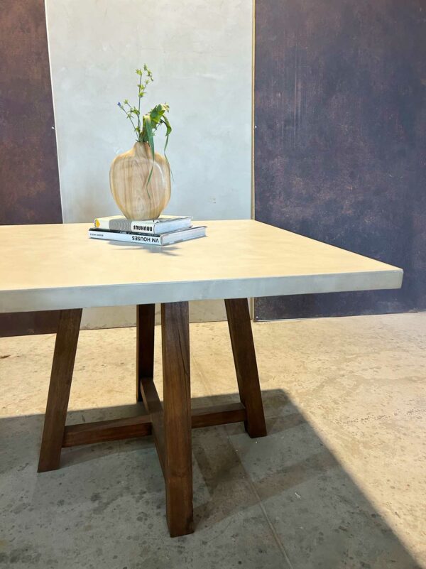 Mesa de comedor DELPHINUS cuadrada